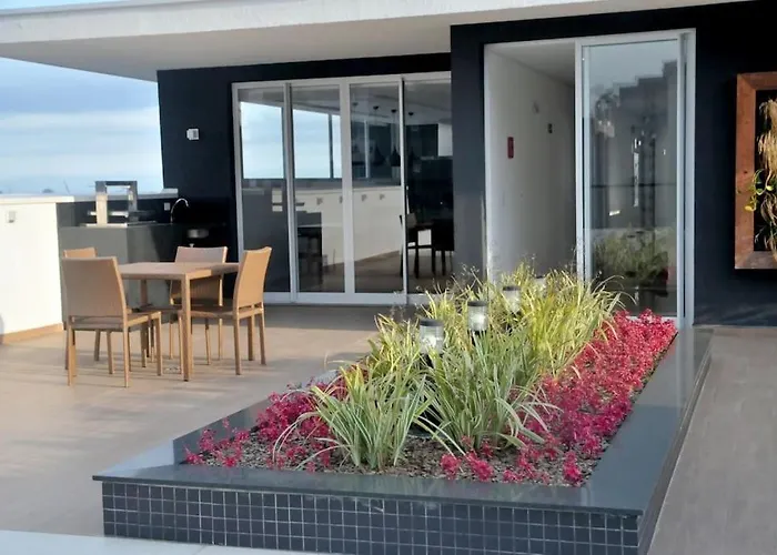 709- Decorado Encantador, mobiliado, amplo, cozinha completa, Excelente localização no Rebouças